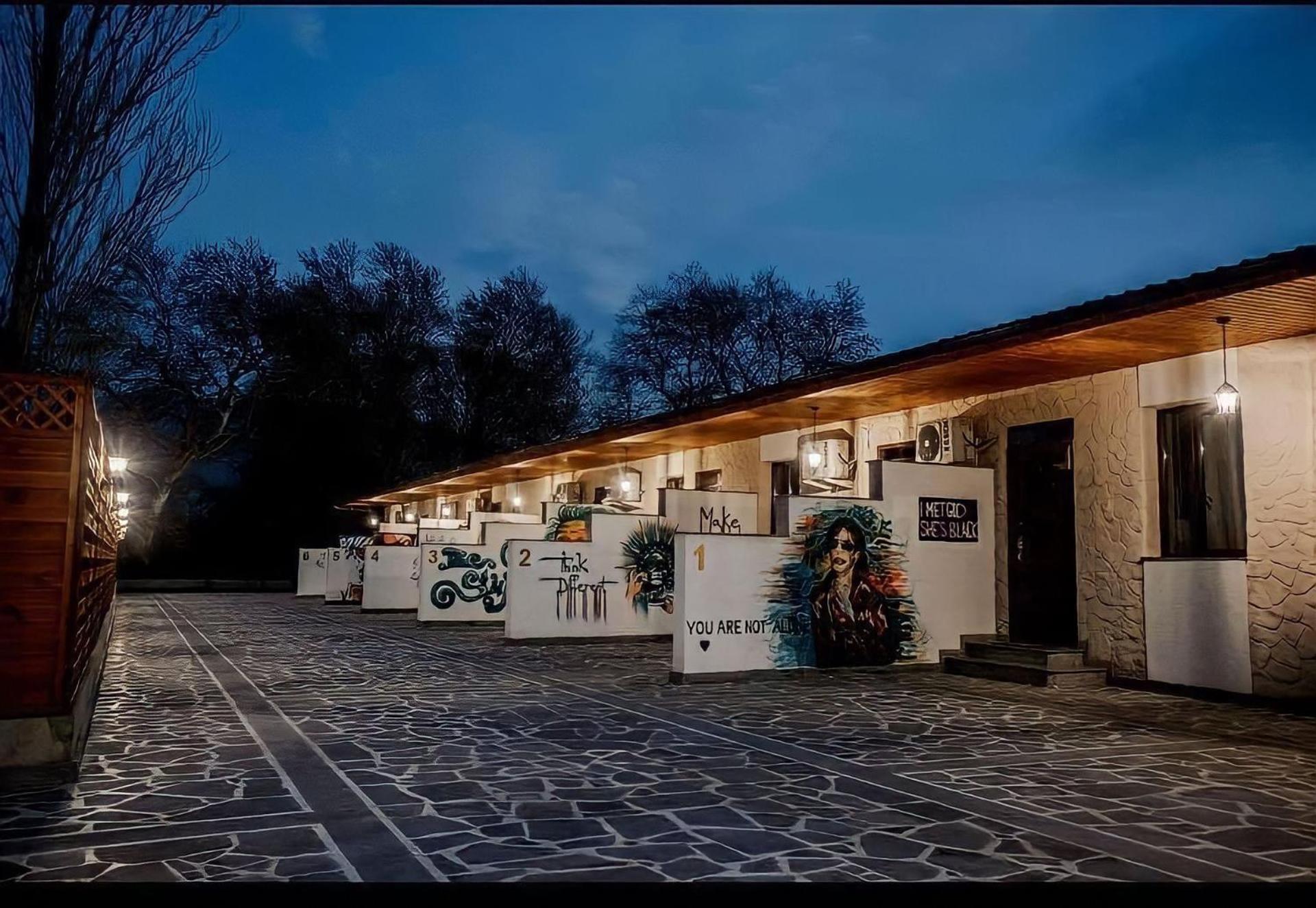 Отель 7 Rooms Tserovani Экстерьер фото